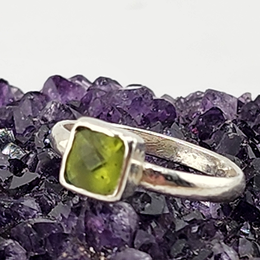 PERIDOT ROSECUT SOLITARY RING HANDMADE IN STERLING SILVER METAL SIZE 7.5 - Picture 4 of 5